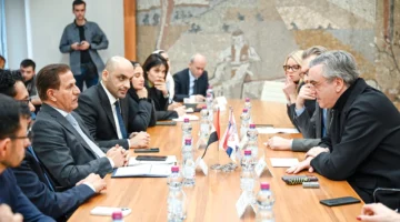 تحالفات اقتصادية جديدة.. غرف دبي تبحث مع وفد صربيا فرص الاستثمار المشترك